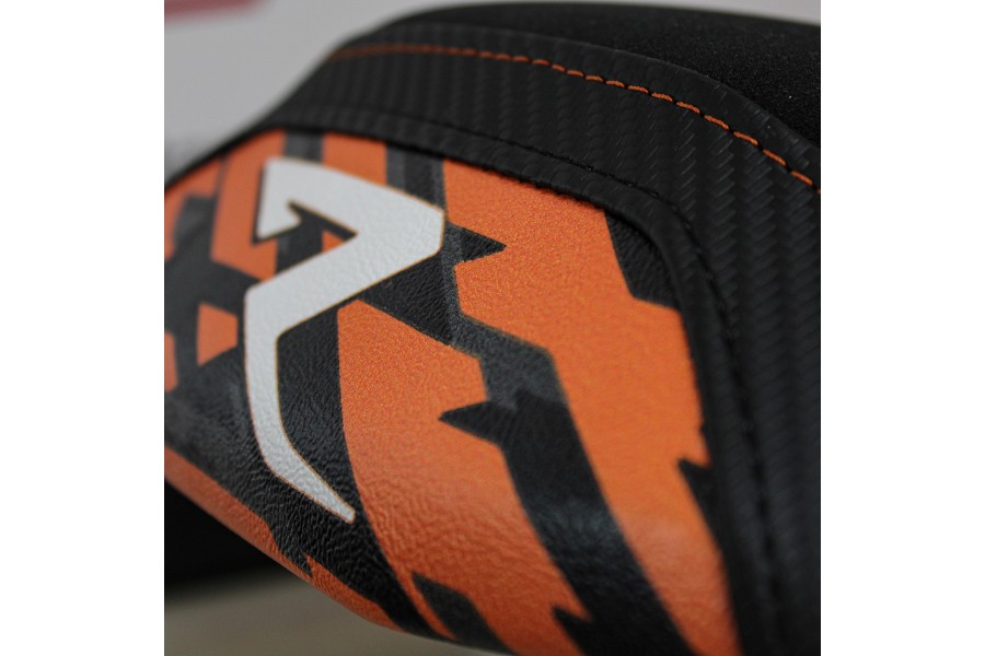 Rivestimento sella compatibile - KTM 1390 Super Duke R  2024-2026 - mod Stripes special Velvet Comfort System
