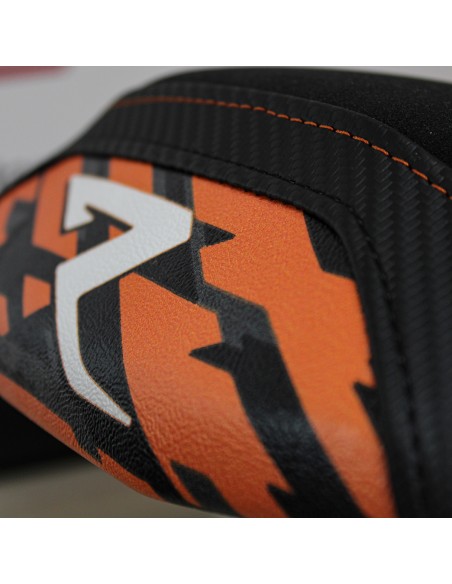 Funda de asiento compatible - KTM 1390 Super Duke R 2024 - 2025 - mod Stripes special Velvet Comfort System